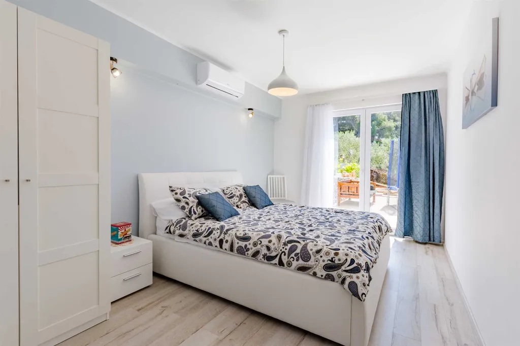 Sumartin 4-Bedroom Villa for 8 Guests