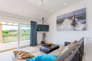 Sumartin 4-Bedroom Villa for 8 Guests