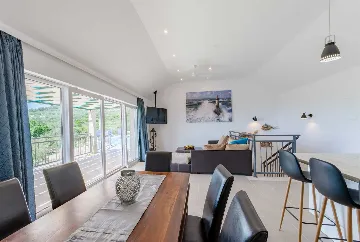 Sumartin 4-Bedroom Villa for 8 Guests