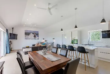 Sumartin 4-Bedroom Villa for 8 Guests