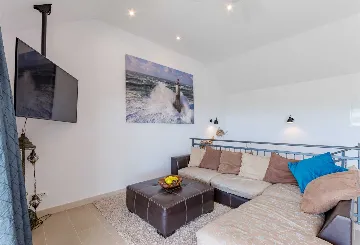 Sumartin 4-Bedroom Villa for 8 Guests