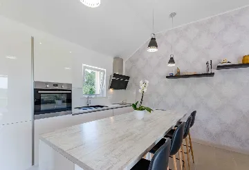 Sumartin 4-Bedroom Villa for 8 Guests