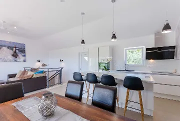 Sumartin 4-Bedroom Villa for 8 Guests