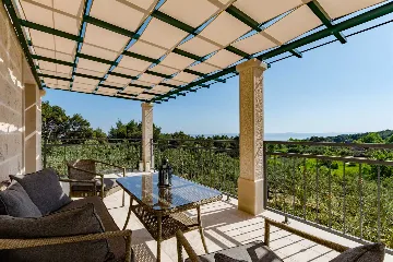 Sumartin 4-Bedroom Villa for 8 Guests