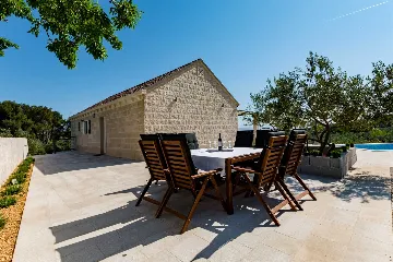 Sumartin 4-Bedroom Villa for 8 Guests