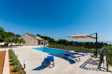 Sumartin 4-Bedroom Villa for 8 Guests