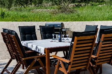 Sumartin 4-Bedroom Villa for 8 Guests