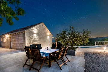 Sumartin 4-Bedroom Villa for 8 Guests