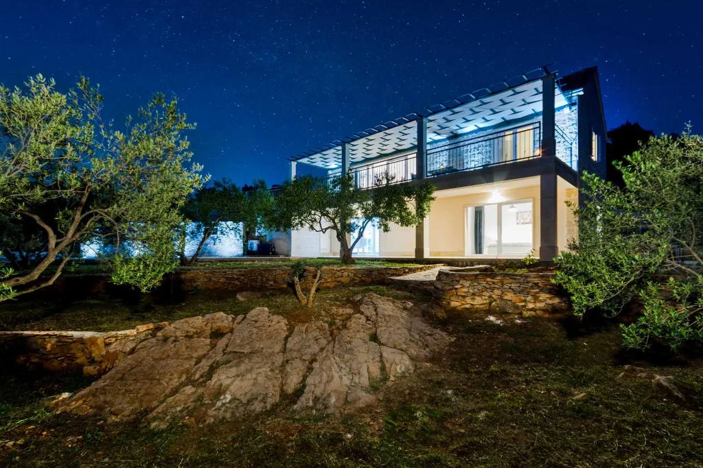 Sumartin 4-Bedroom Villa for 8 Guests