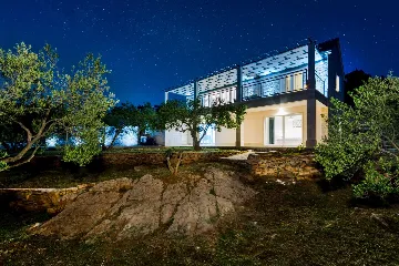 Sumartin 4-Bedroom Villa for 8 Guests