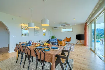 4-Bedroom Villa with Heated Pool in Cavtat