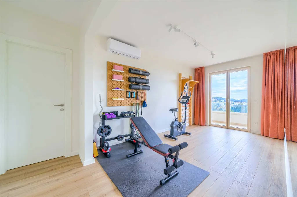4-Bedroom Villa with Heated Pool in Cavtat