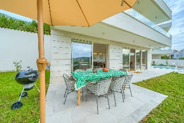 4-Bedroom Villa with Heated Pool in Cavtat