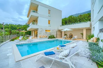 4-Bedroom Villa with Heated Pool in Cavtat