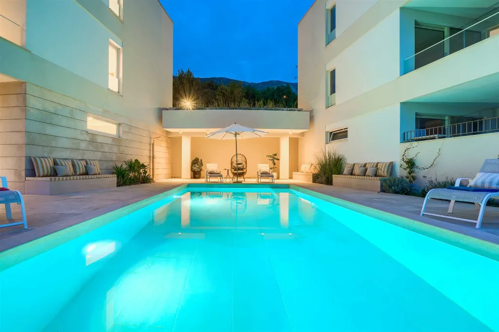 4-Bedroom Villa with Heated Pool in Cavtat