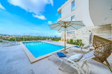 4-Bedroom Villa with Heated Pool in Cavtat