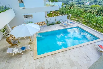 4-Bedroom Villa with Heated Pool in Cavtat