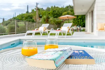 4-Bedroom Villa with Heated Pool in Cavtat