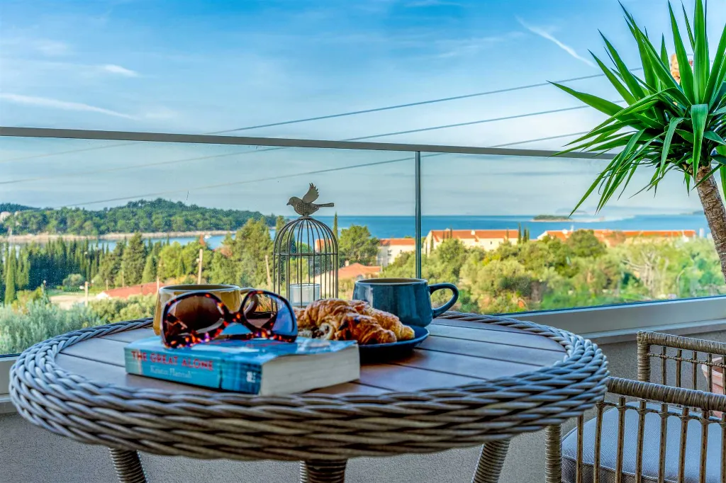 4-Bedroom Villa with Heated Pool in Cavtat