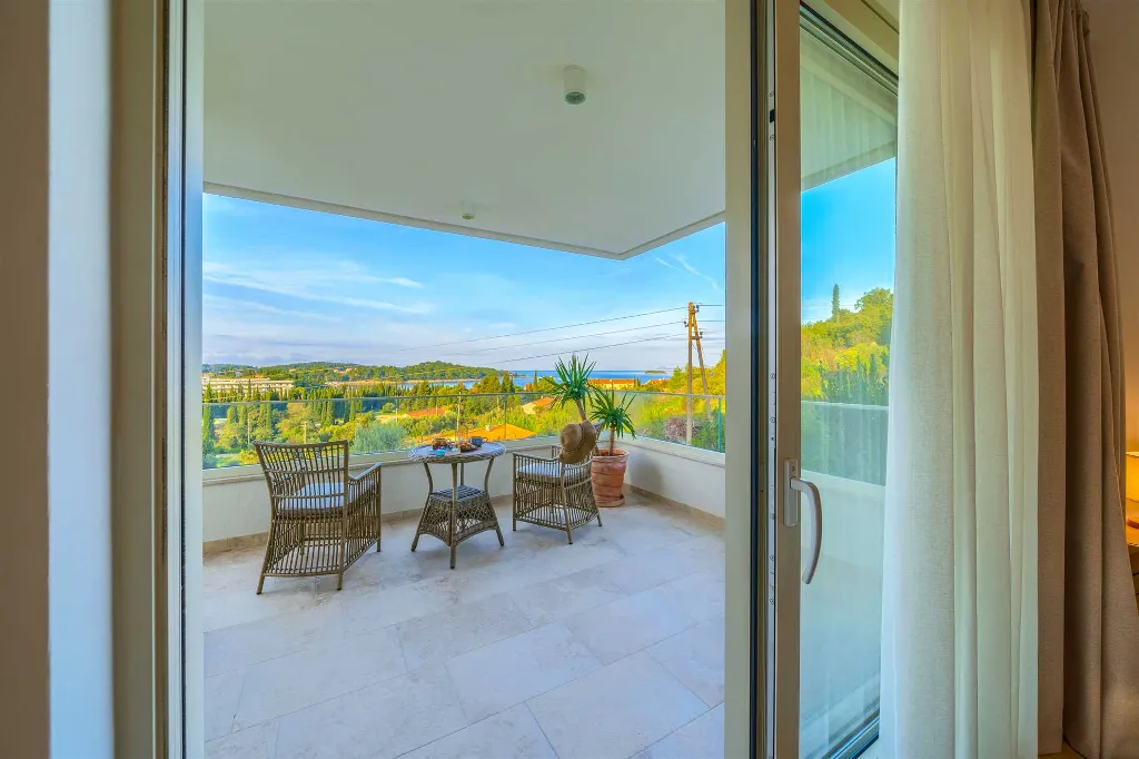 4-Bedroom Villa with Heated Pool in Cavtat