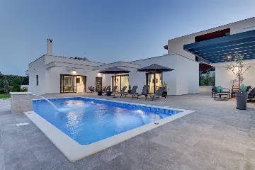 Pula 4-Bedroom Villa with Heated Private Pool