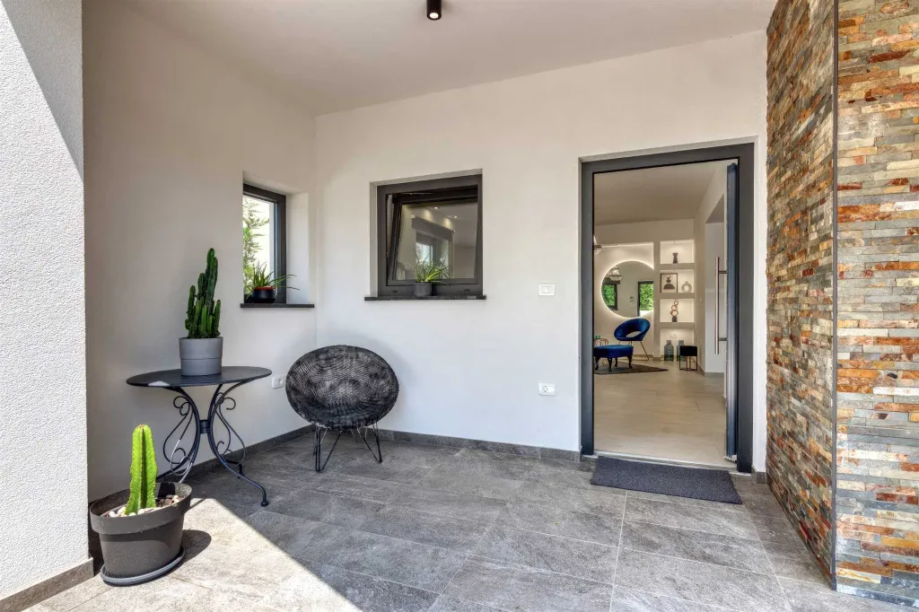 Pula 4-Bedroom Villa with Heated Private Pool