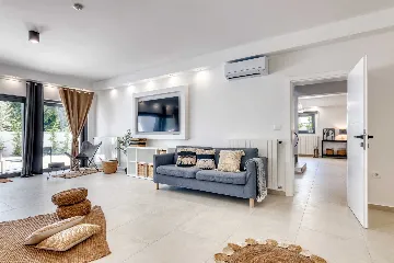 Pula 4-Bedroom Villa with Heated Private Pool