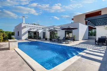 Pula 4-Bedroom Villa with Heated Private Pool
