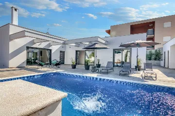 Pula 4-Bedroom Villa with Heated Private Pool