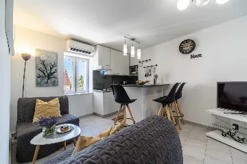 Historic Villa in Nerežišća on Brac for Up to 10