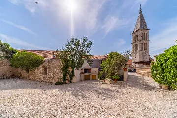Historic Villa in Nerežišća on Brac for Up to 10