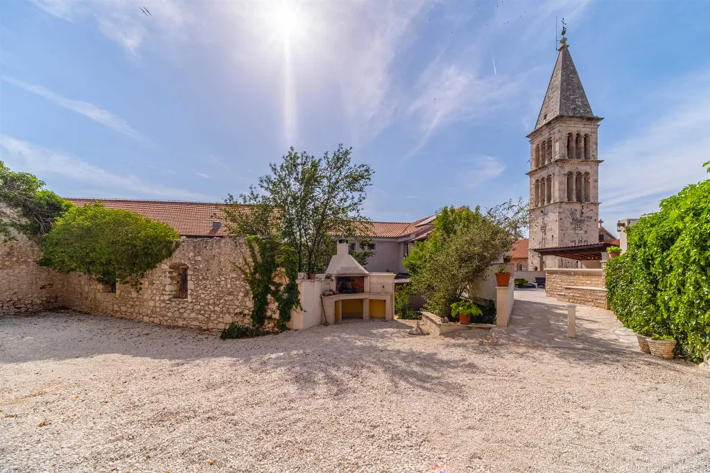 Historic Villa in Nerežišća on Brac for Up to 10