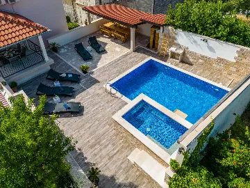 Historic Villa in Nerežišća on Brac for Up to 10