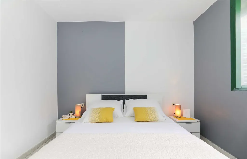Sutivan Villa with Four Apartments for Up to 14