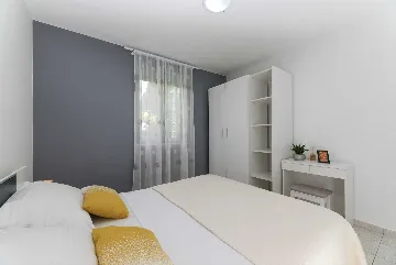 Sutivan Villa with Four Apartments for Up to 14