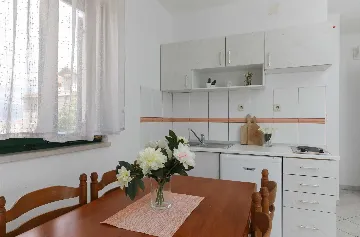 Sutivan Villa with Four Apartments for Up to 14