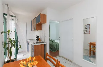 Sutivan Villa with Four Apartments for Up to 14