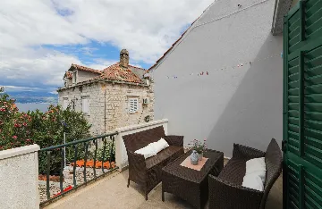 Sutivan Villa with Four Apartments for Up to 14