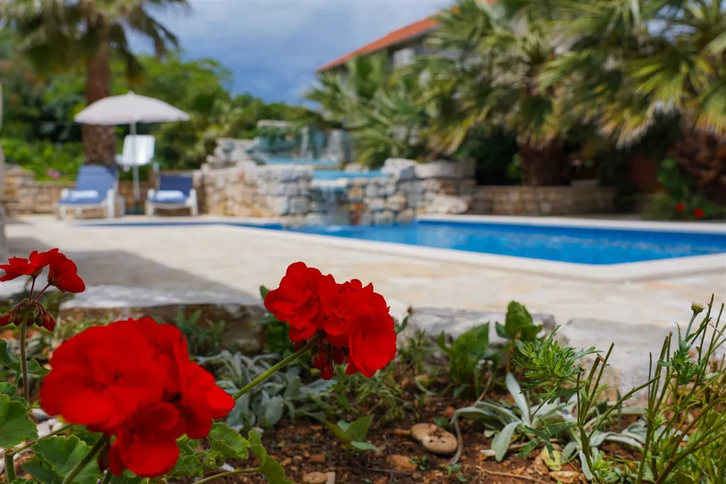 Sutivan Villa with Four Apartments for Up to 14