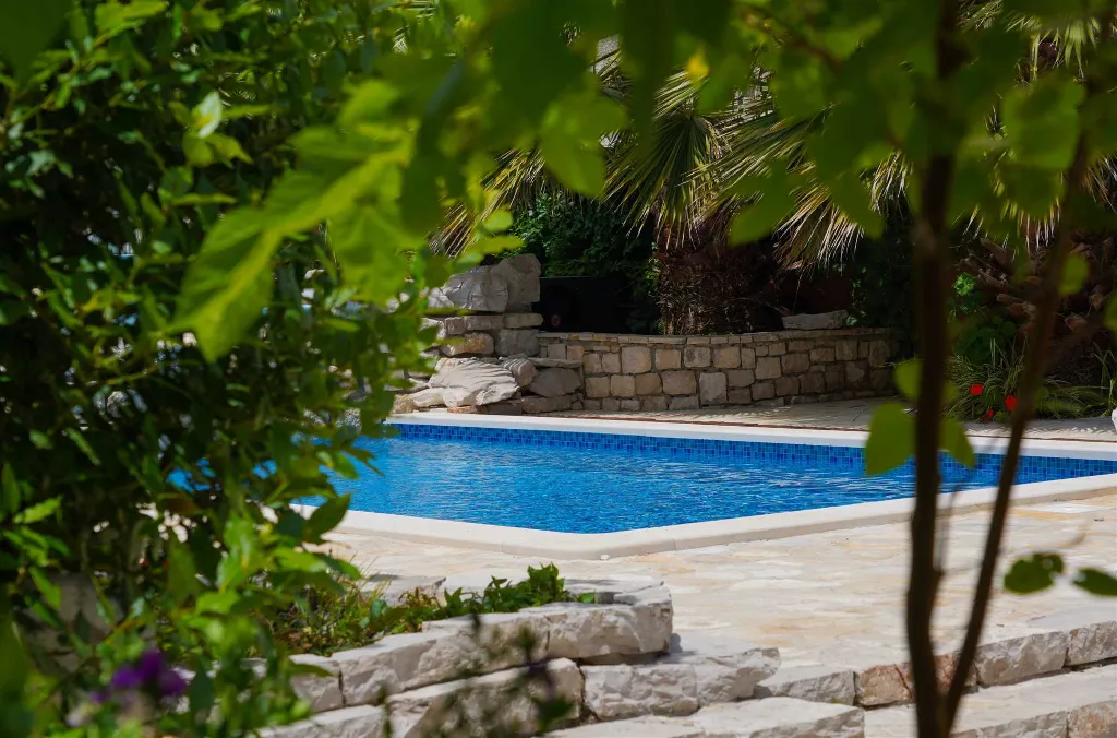 Sutivan Villa with Four Apartments for Up to 14