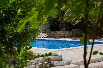 Sutivan Villa with Four Apartments for Up to 14