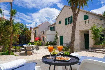 Sutivan Villa with Four Apartments for Up to 14