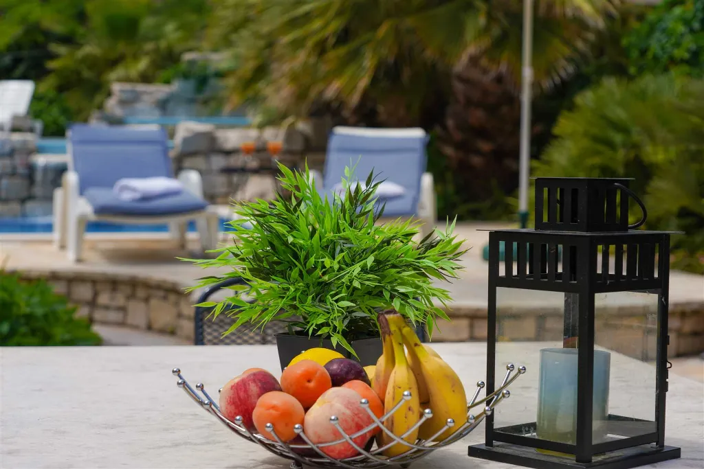 Sutivan Villa with Four Apartments for Up to 14