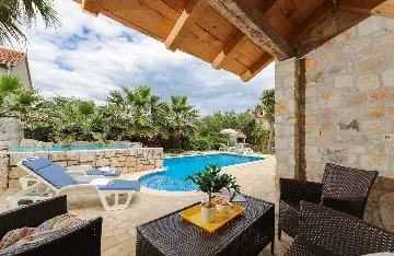 Sutivan Villa with Four Apartments for Up to 14