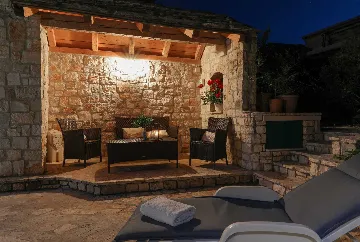 Sutivan Villa with Four Apartments for Up to 14