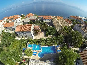 Sutivan Villa with Four Apartments for Up to 14