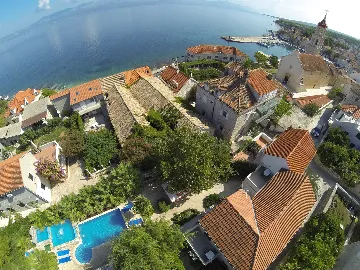 Sutivan Villa with Four Apartments for Up to 14