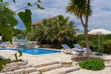 Sutivan Villa with Four Apartments for Up to 14