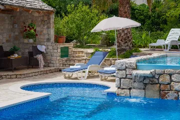 Sutivan Villa with Four Apartments for Up to 14