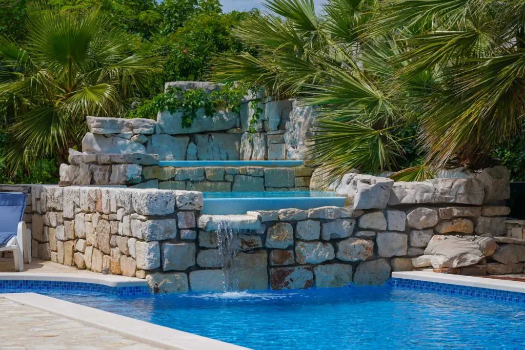 Sutivan Villa with Four Apartments for Up to 14
